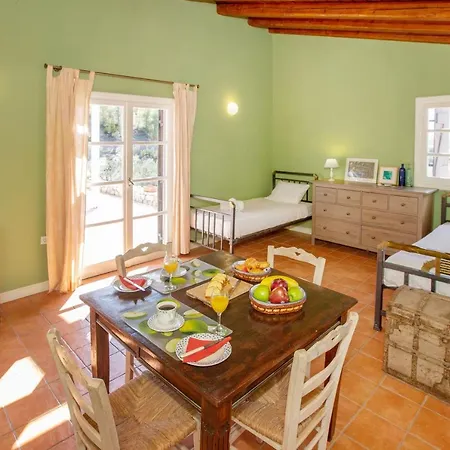 Roxanne's Olive Grove House Сasa de vacaciones