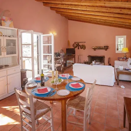 Roxanne's Olive Grove House *