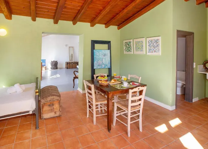 Vakantiehuis Roxanne's Olive Grove House