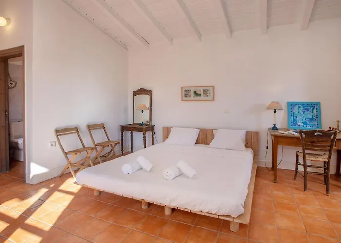 Roxanne's Olive Grove House Vakantiehuis *