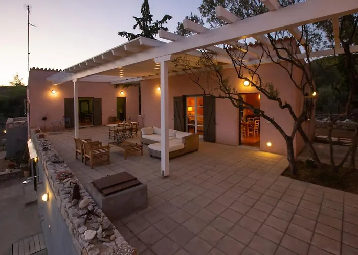 Roxanne's Olive Grove House Vakantiehuis Kranídion