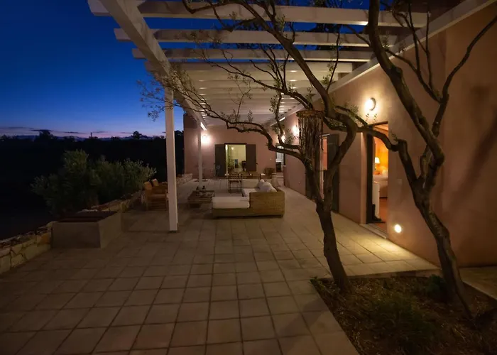 Vakantiehuis Roxanne's Olive Grove House *