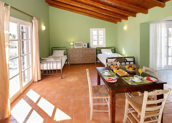 Roxanne's Olive Grove House *